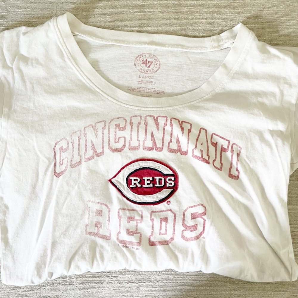 Size Large Cincinnati Red 47 Shirt